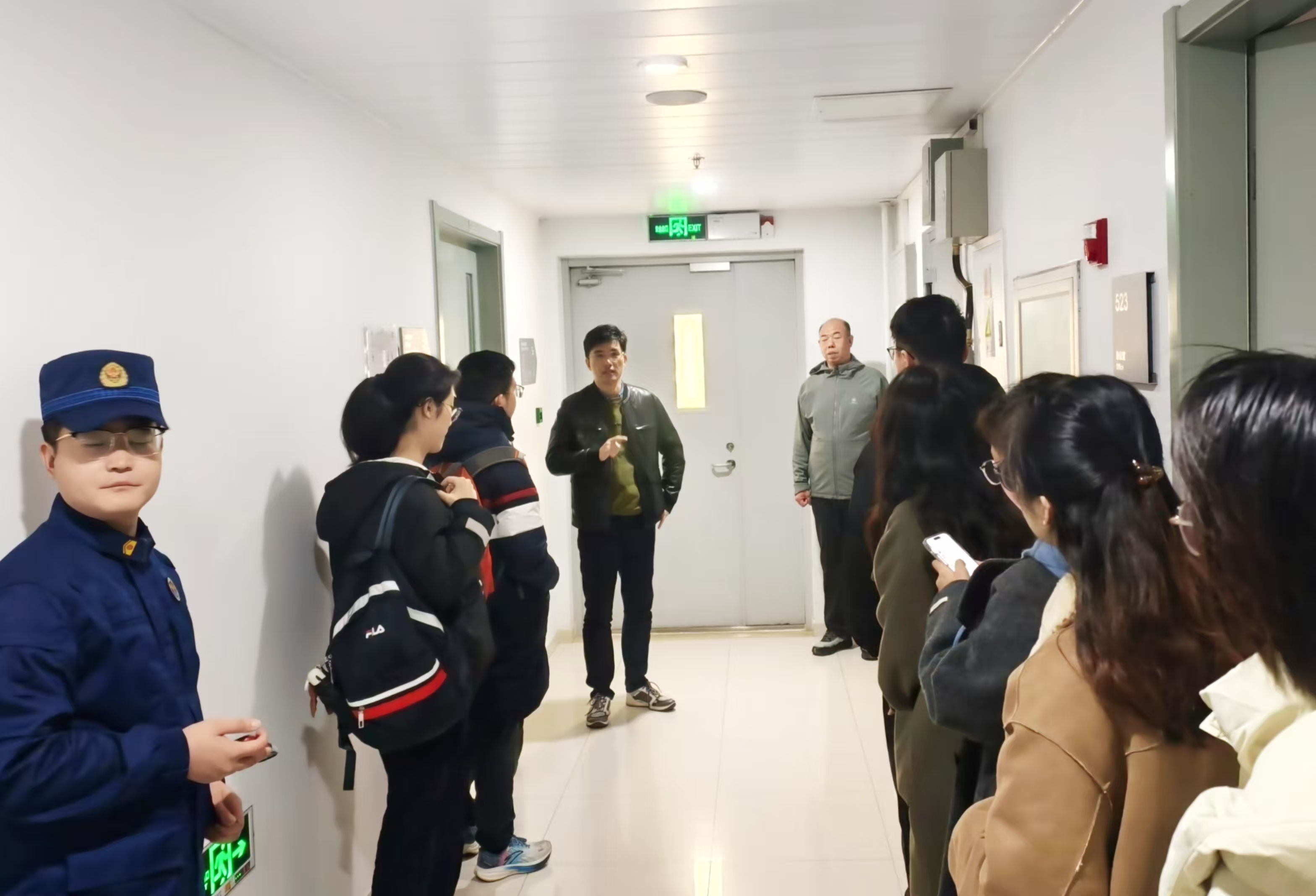 c238480662424893b0c7ce21c96eabd0.jpg c238480662424893b0c7ce21c96eabd0.jpg